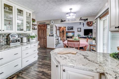 8619 Markley Dr, Wadsworth, OH 44281 photo 5