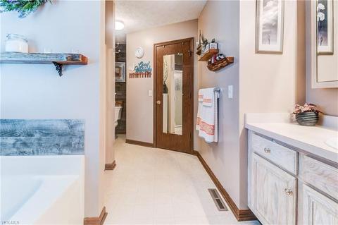 8619 Markley Dr, Wadsworth, OH 44281 photo 18