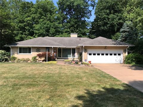 204 Crestview Dr, Elyria, OH 44035 photo 1