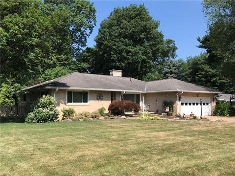 204 Crestview Dr, Elyria, OH 44035 photo 2