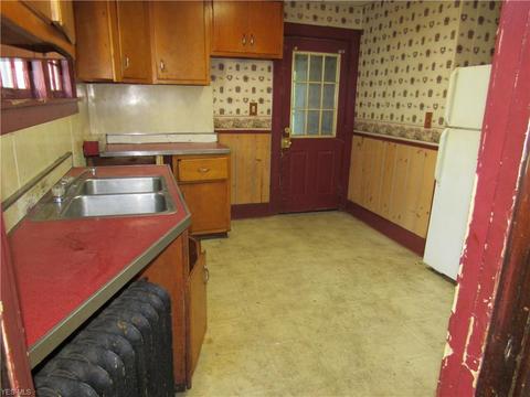 836 Center St, Ashtabula, OH 44004 photo 6