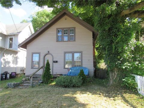 836 Center St, Ashtabula, OH 44004 photo 2