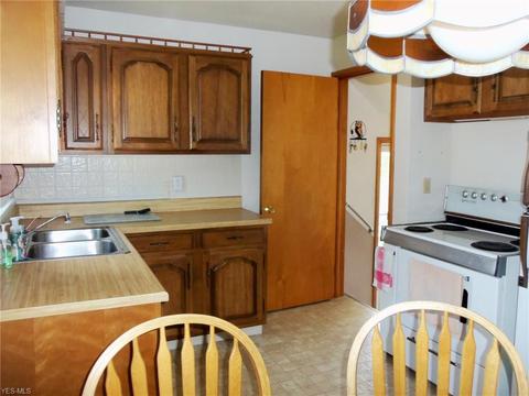 1713 E 300th St, Wickliffe, OH 44092 photo 2