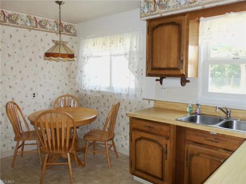 1713 E 300th St, Wickliffe, OH 44092 photo 5
