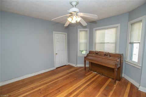 38008 Wright St, Willoughby, OH 44094 photo 3