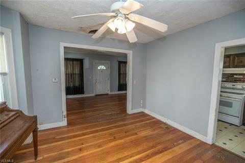 38008 Wright St, Willoughby, OH 44094 photo 4