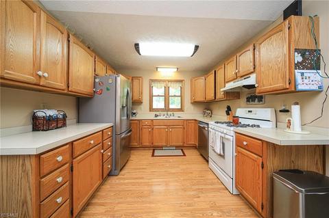 5565 W Maple Rd, Geneva, OH 44041 photo 10