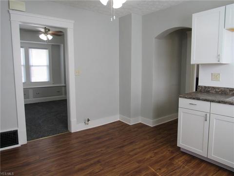 2408 E 31st St, Lorain, OH 44055 photo 12