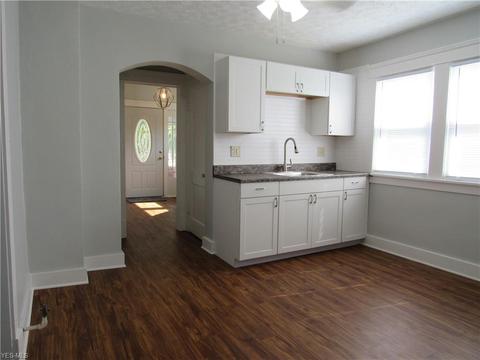 2408 E 31st St, Lorain, OH 44055 photo 13