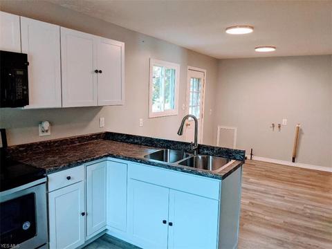 1650 E 51st St, Ashtabula, OH 44004 photo 9