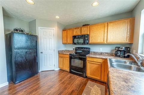 2834 Captens St NE, Canton, OH 44721 photo 7