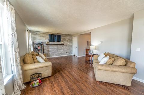 2834 Captens St NE, Canton, OH 44721 photo 4