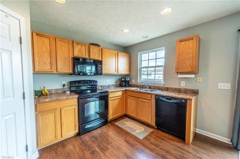 2834 Captens St NE, Canton, OH 44721 photo 6