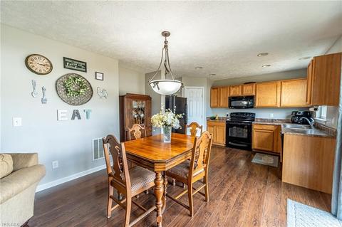 2834 Captens St NE, Canton, OH 44721 photo 5