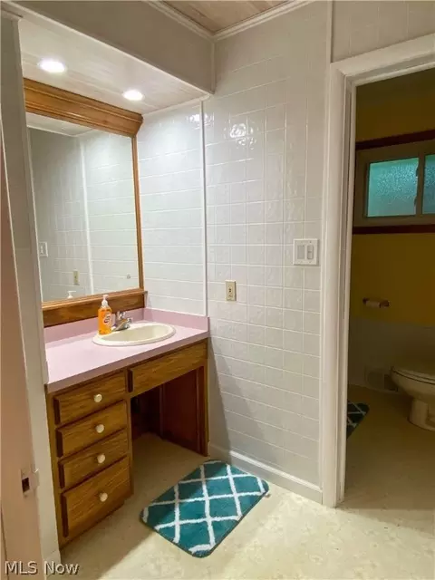 556 Parkview Ave, Akron, OH 44310 photo 9