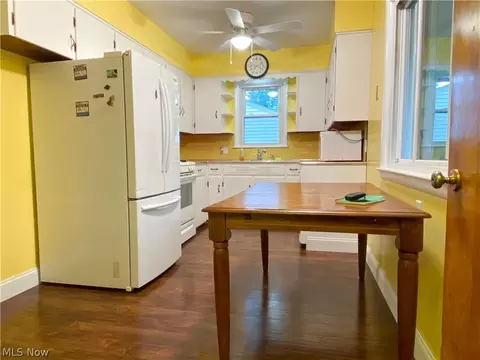 556 Parkview Ave, Akron, OH 44310 photo 7