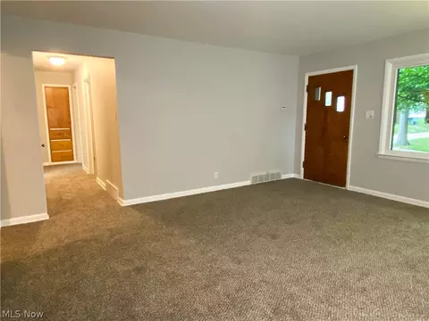 556 Parkview Ave, Akron, OH 44310 photo 5