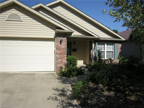 329 Longfellow St, Elyria, OH 44035 photo 2