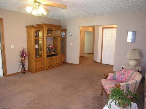 329 Longfellow St, Elyria, OH 44035 photo 5