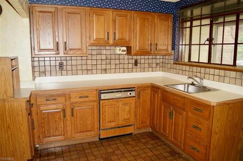 5686 Onaway Oval, Parma, OH 44130 photo 8