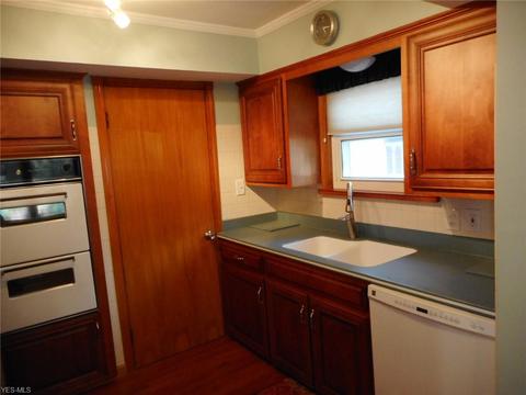 5823 Eldon Dr, Parma Heights, OH 44130 photo 7
