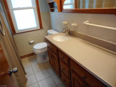 5823 Eldon Dr, Parma Heights, OH 44130 photo 9