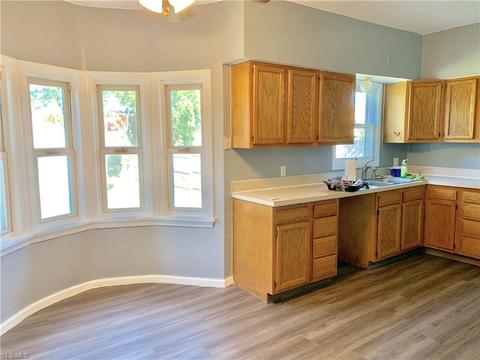 2165 E 29th St, Lorain, OH 44055 photo 3