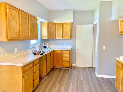 2165 E 29th St, Lorain, OH 44055 photo 2