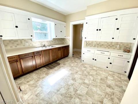 772 Work Dr, Akron, OH 44320 photo 8