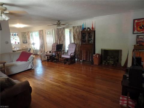 6257 Lake Ave, Elyria, OH 44035 photo 2