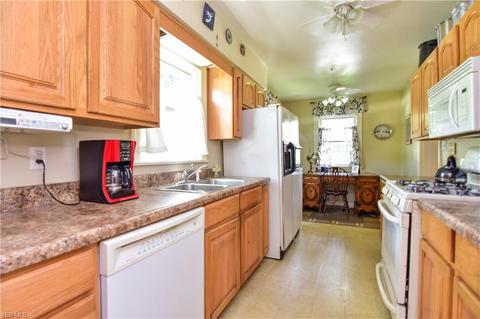 148 Forest Park Dr, Boardman, OH 44512 photo 2