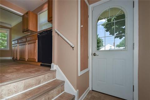 1651 Lyndhurst Rd, Lyndhurst, OH 44124 photo 14