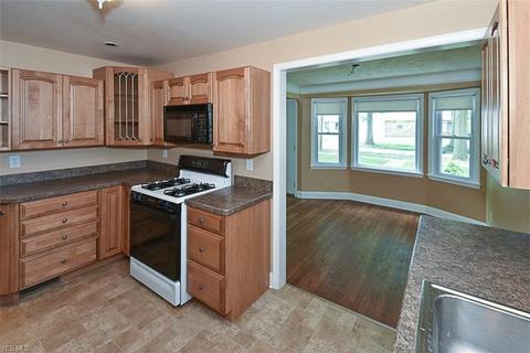 1651 Lyndhurst Rd, Lyndhurst, OH 44124 photo 12