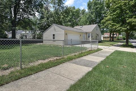 1651 Lyndhurst Rd, Lyndhurst, OH 44124 photo 3