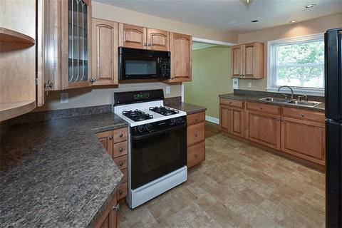 1651 Lyndhurst Rd, Lyndhurst, OH 44124 photo 11