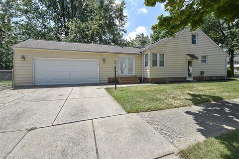 1651 Lyndhurst Rd, Lyndhurst, OH 44124 photo 4