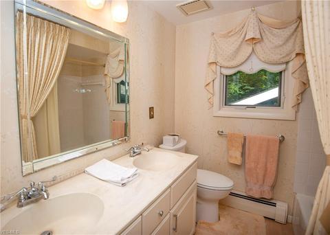 35725 Solon Rd, Solon, OH 44139 photo 8