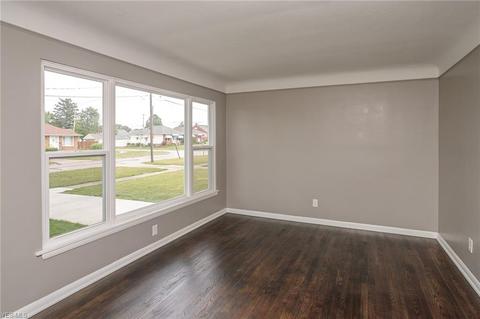 8513 Ackley Rd, Parma, OH 44130 photo 4