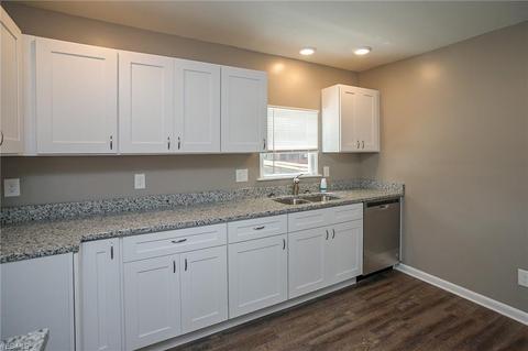 8513 Ackley Rd, Parma, OH 44130 photo 9