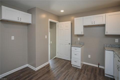 8513 Ackley Rd, Parma, OH 44130 photo 10