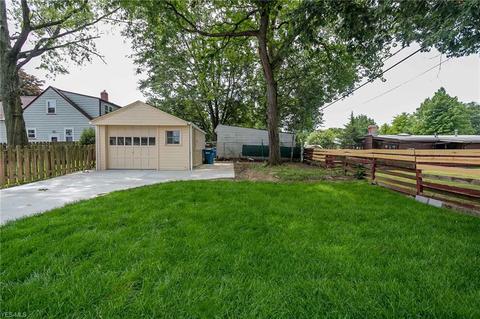 8513 Ackley Rd, Parma, OH 44130 photo 27