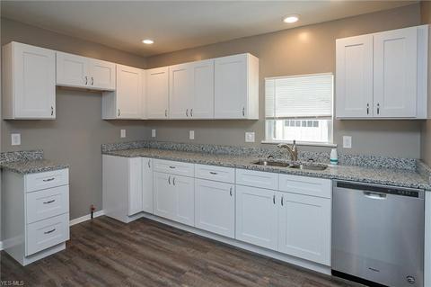 8513 Ackley Rd, Parma, OH 44130 photo 8