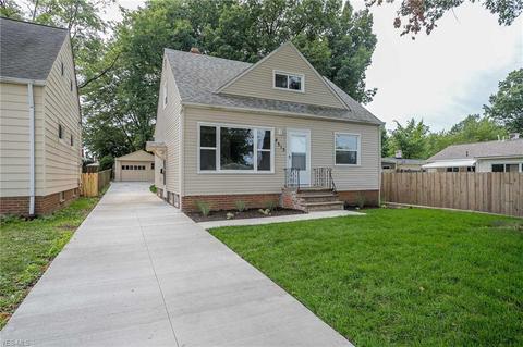 8513 Ackley Rd, Parma, OH 44130 photo 2