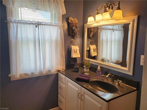 202 W 17th St, Dover, OH 44622 photo 7