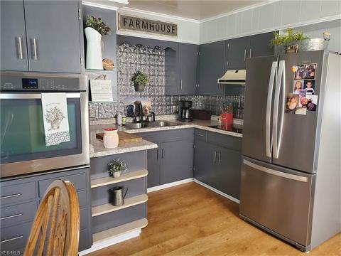 202 W 17th St, Dover, OH 44622 photo 2