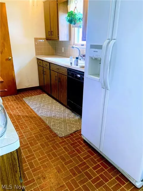 781 E 249th St, Euclid, OH 44123 photo 5