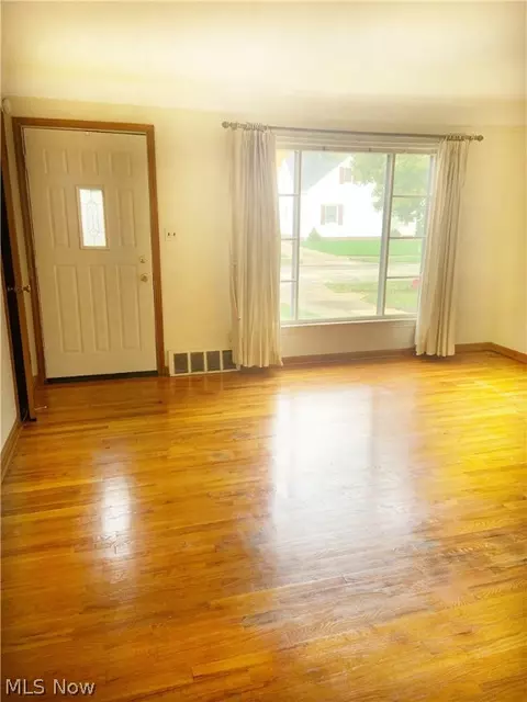 781 E 249th St, Euclid, OH 44123 photo 7