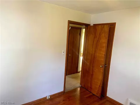 781 E 249th St, Euclid, OH 44123 photo 12