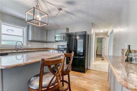 864 E Waterloo Rd, Akron, OH 44306 photo 4