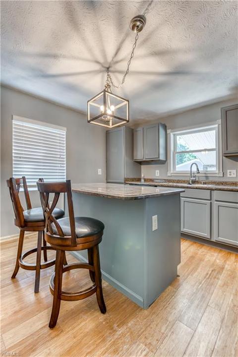 864 E Waterloo Rd, Akron, OH 44306 photo 5